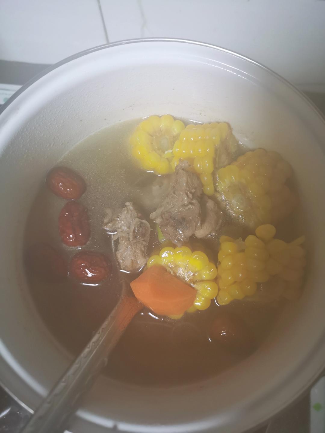 连吃三碗的玉米山药排骨汤