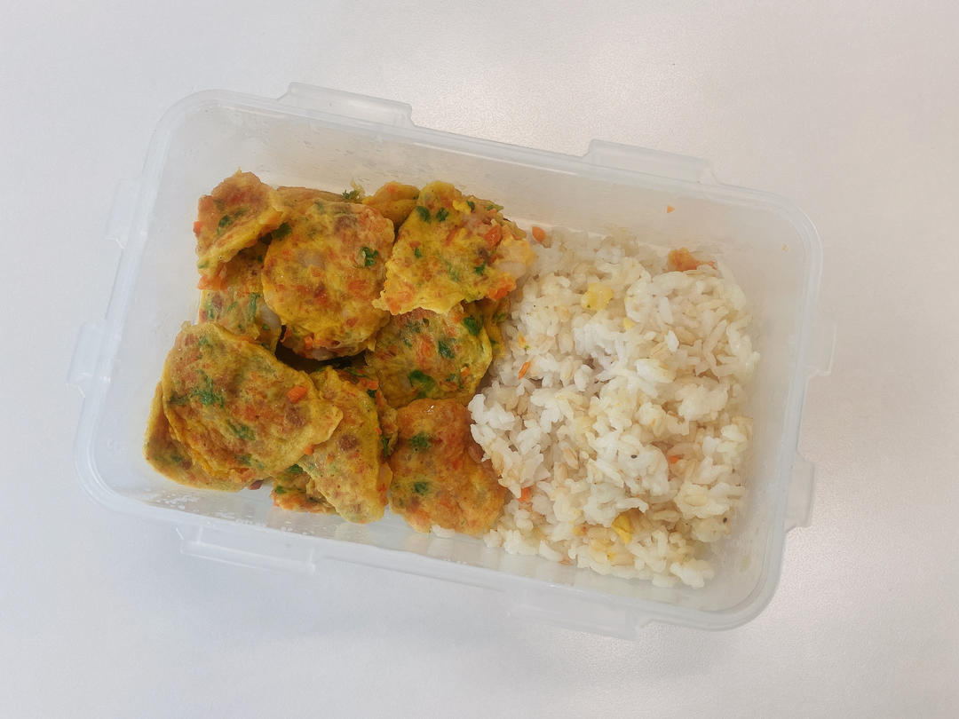 一口一个的鲜虾蔬菜饼