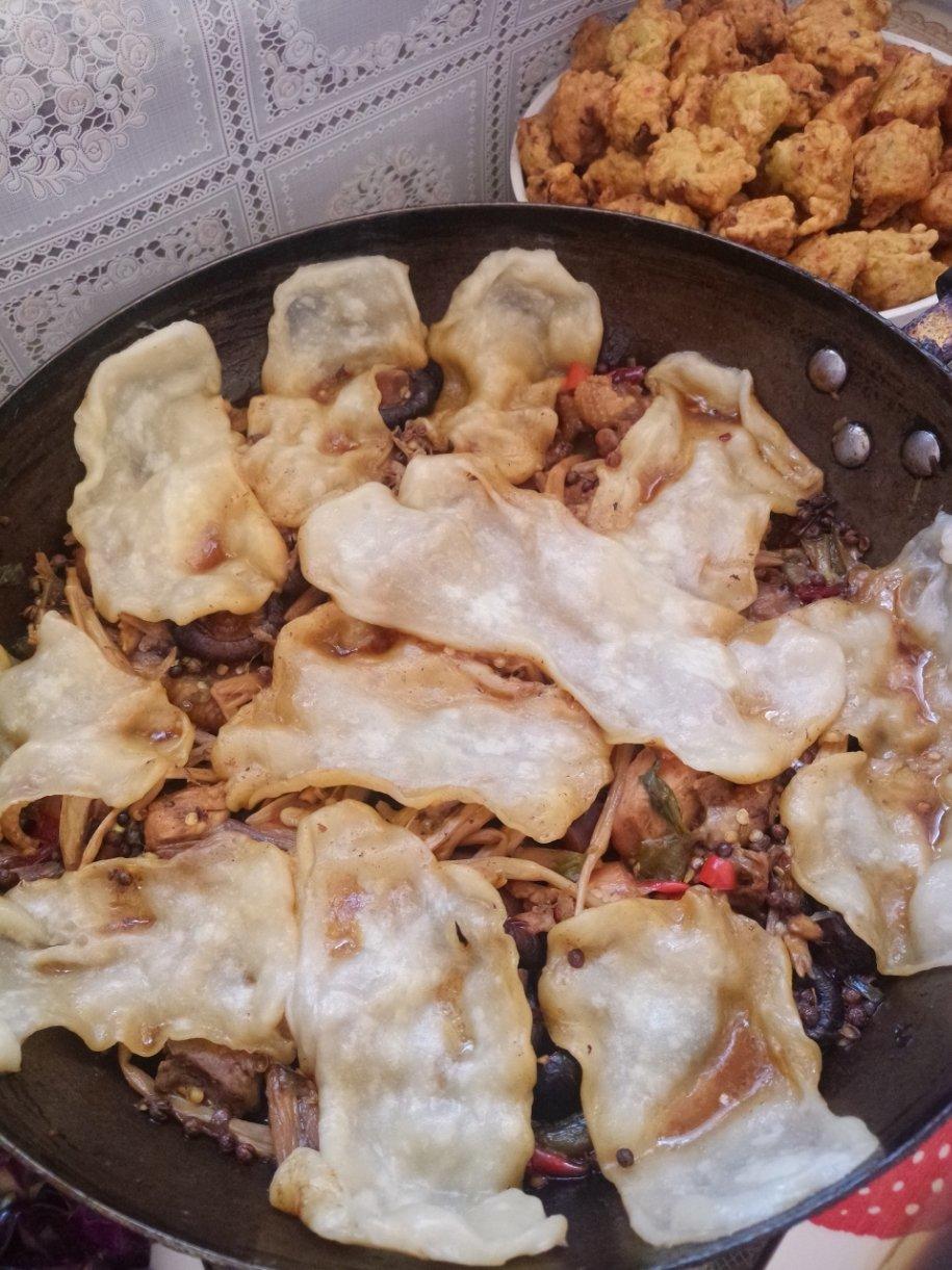 地锅鸡，教你贴饼子好吃的小技巧~