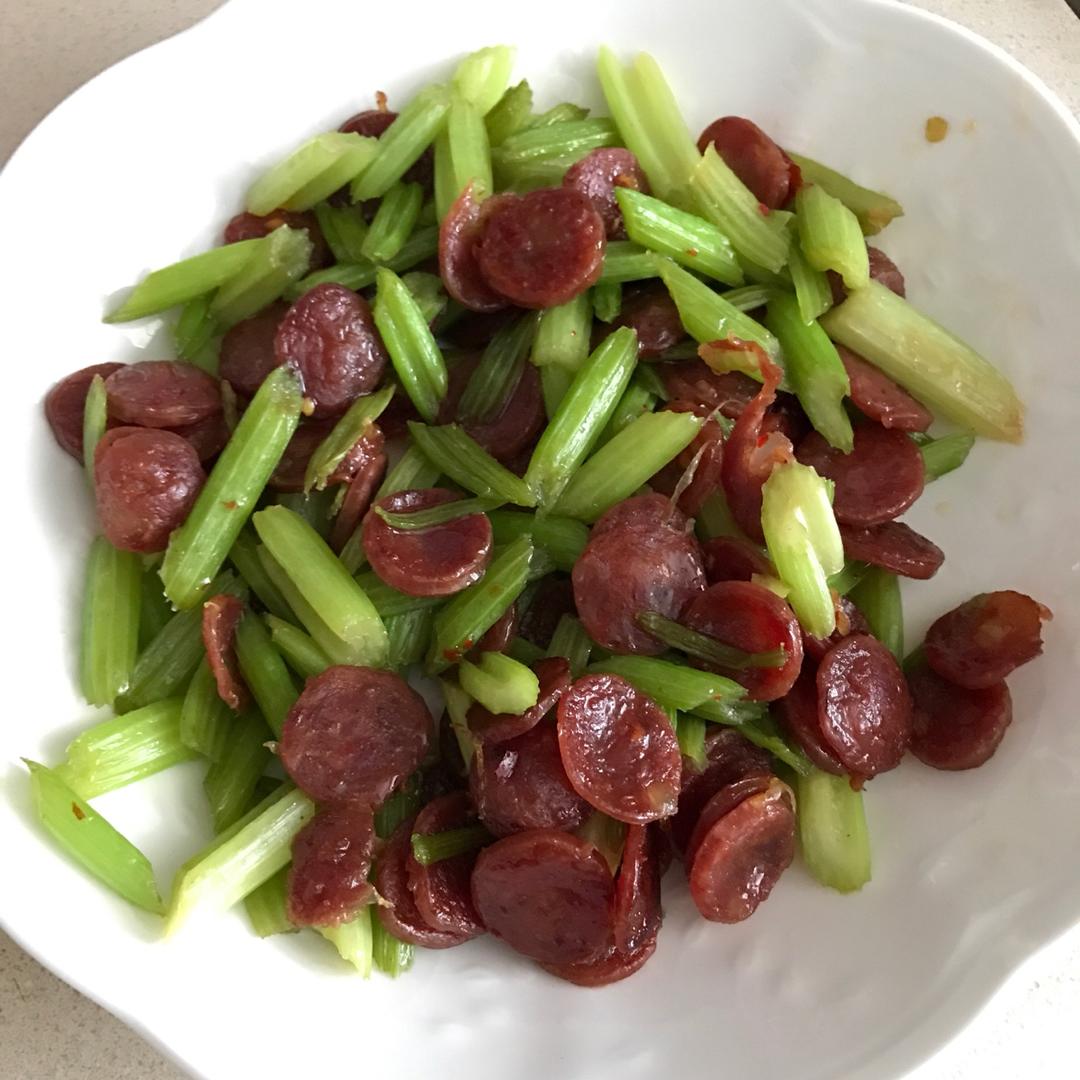 腊肠炒芹菜