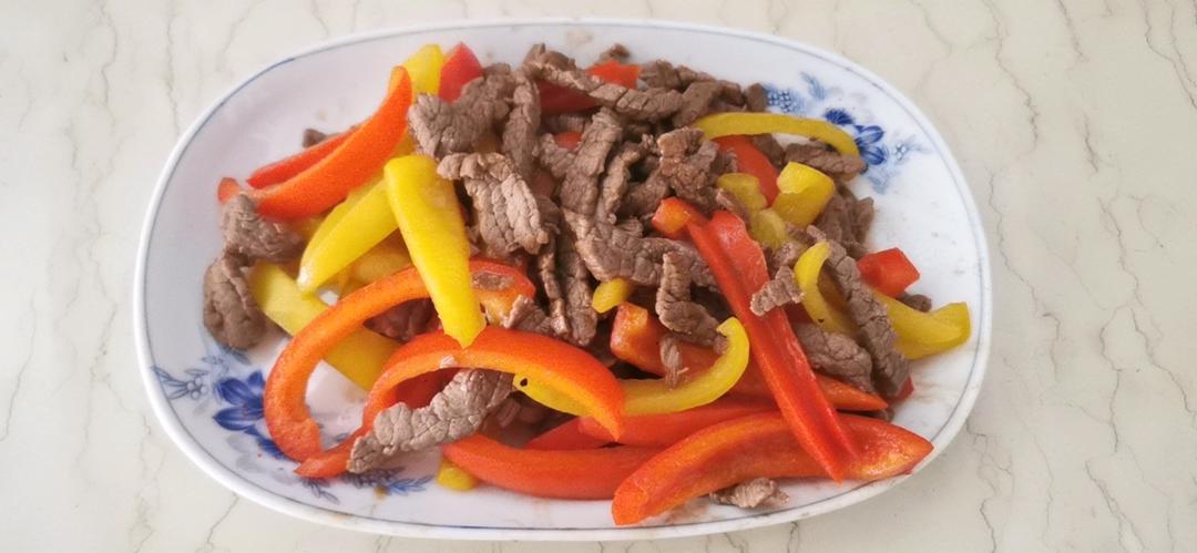 色彩鲜亮饱满的牛肉菜，孩子爱吃的——彩椒牛柳【孔老师教做菜】