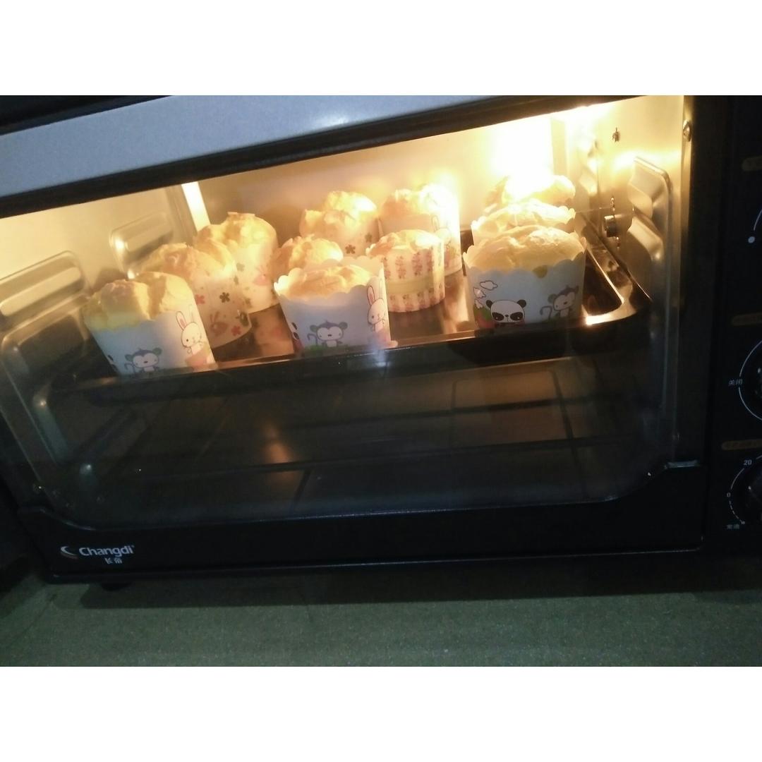 软绵绵戚风纸杯蛋糕