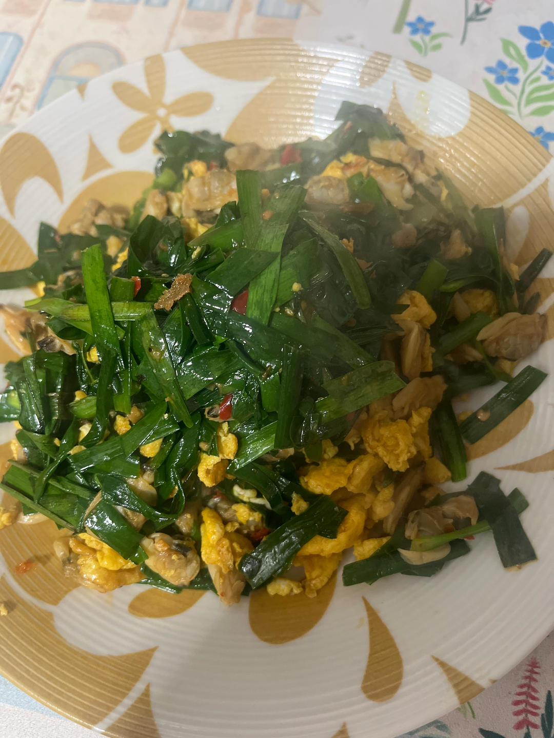 韭菜炒鸡蛋炒蚬子