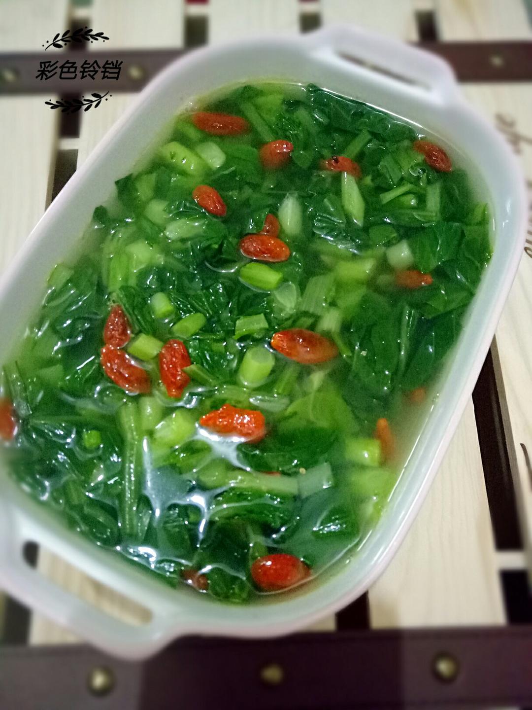 彩色铃铛做的青菜素汤