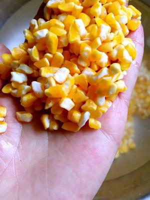 粘玉米碴子粥的做法 步骤1