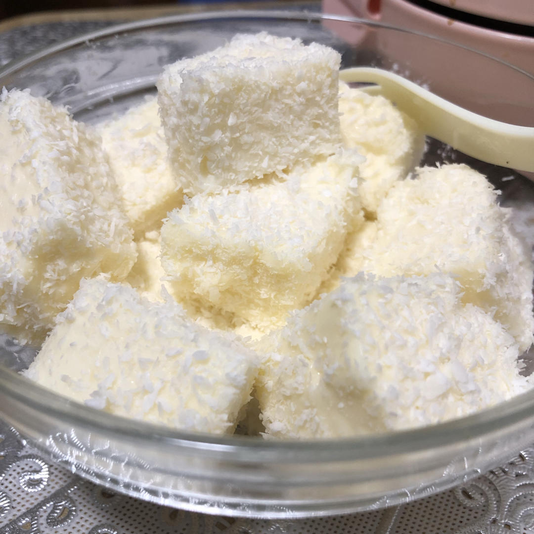 完胜85度C牛奶椰丝小方