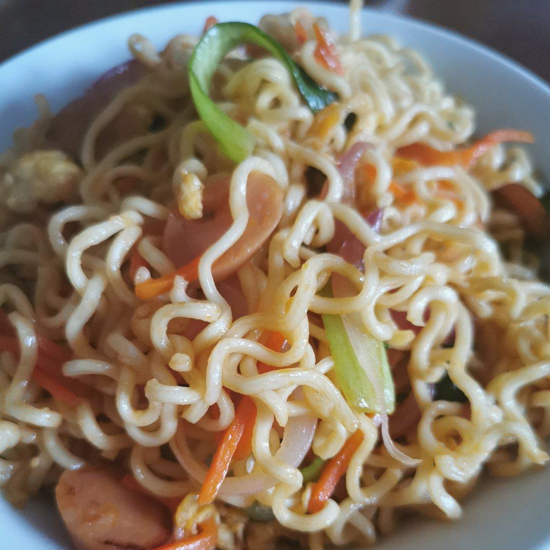 路边摊风味炒方便面