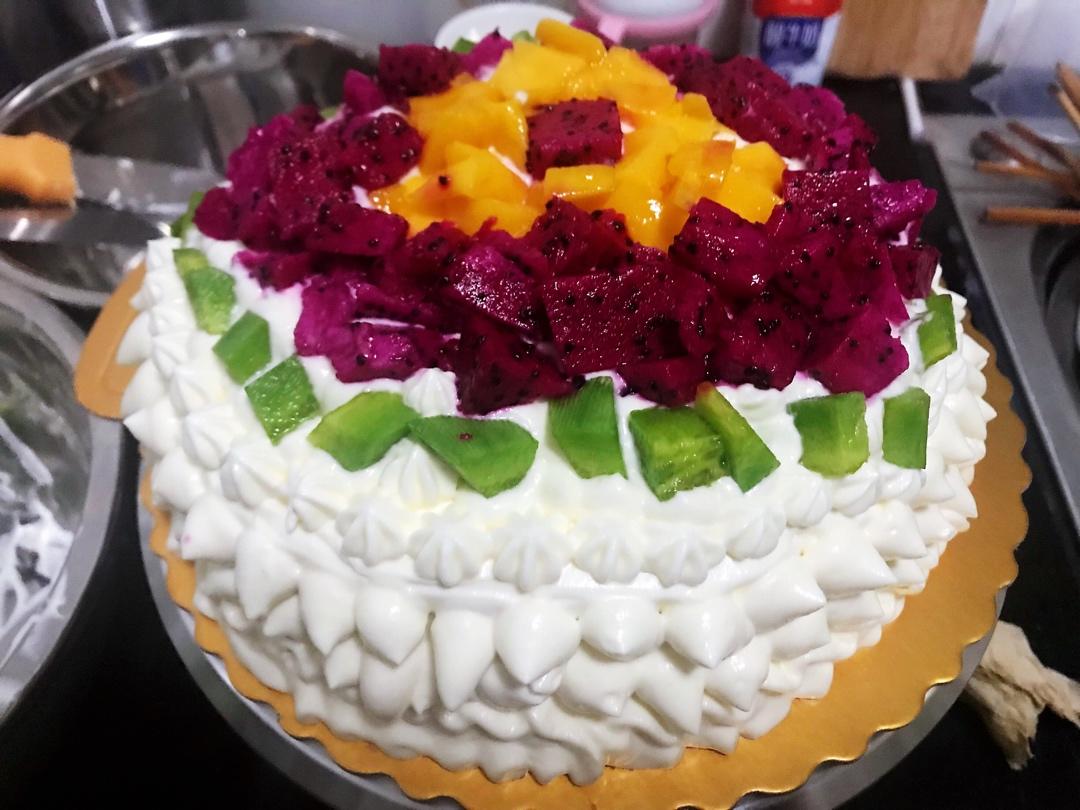 新手必成8寸生日蛋糕（详细多图干货经验分享，解决戚风蛋糕塌陷，奶油饰面涂不好，烤箱温度不好掌握等各种问题）