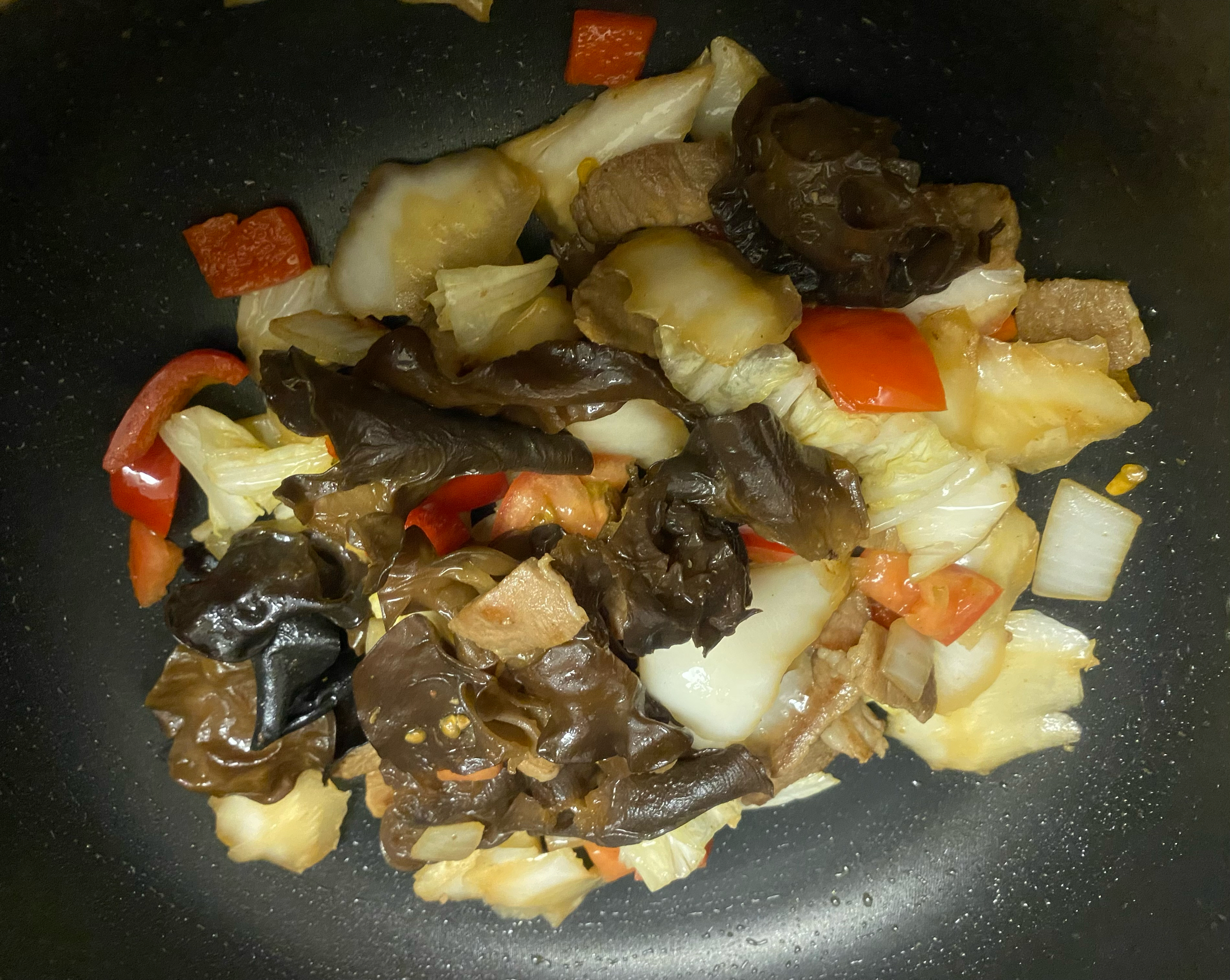 家常菜白菜木耳炒肉的做法 步骤2