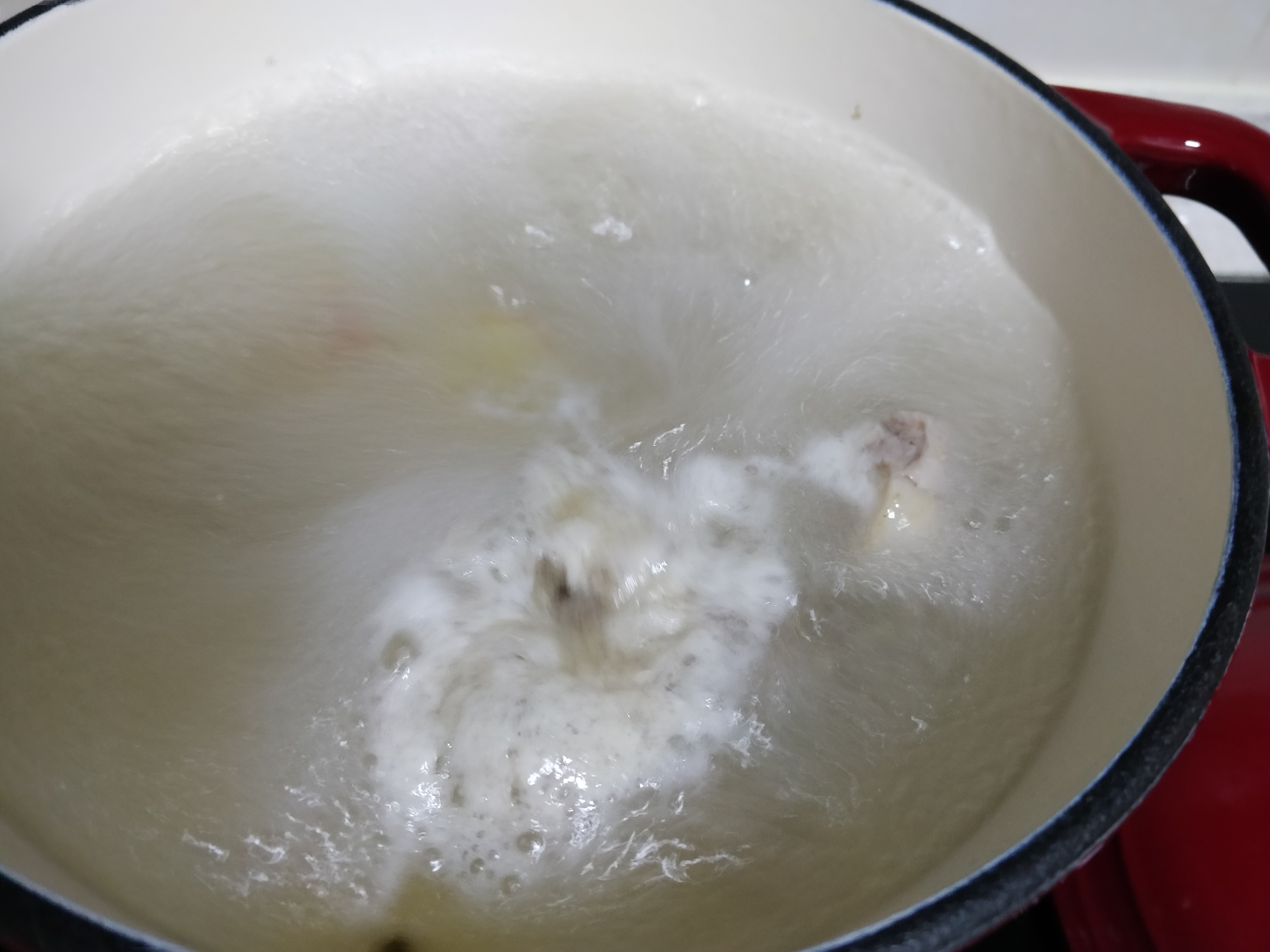高汤系列之—排骨腊肉炖莲藕的做法 步骤2