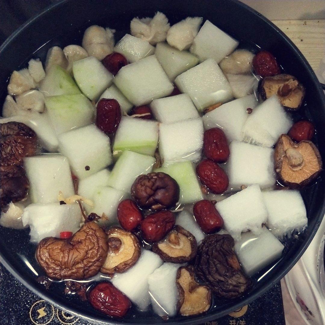 猴头菇排骨养胃汤