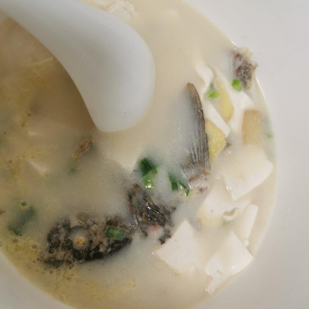 鲫鱼豆腐汤
