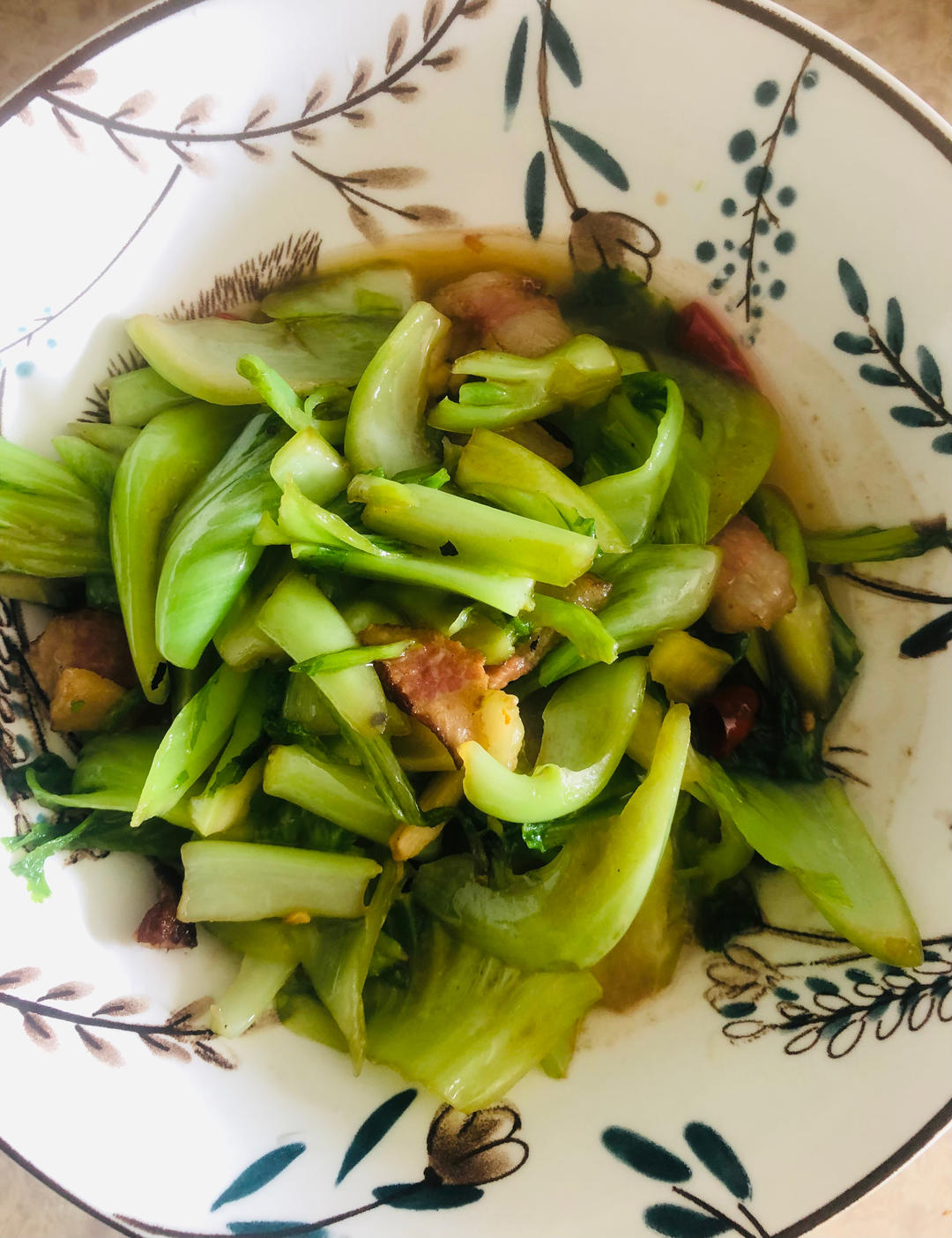 五花腊肉炒水冬芥菜的做法