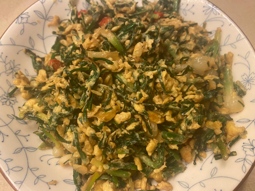 野葱炒鸡蛋的做法