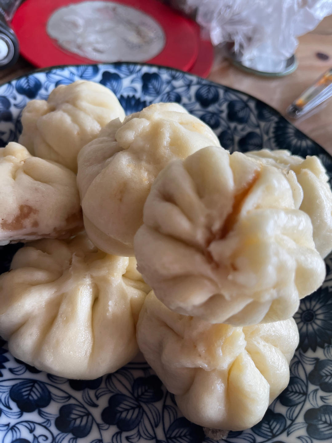 松软多汁的肉包子