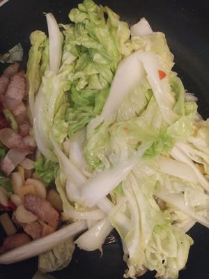 大白菜炒五花肉的做法 步骤3