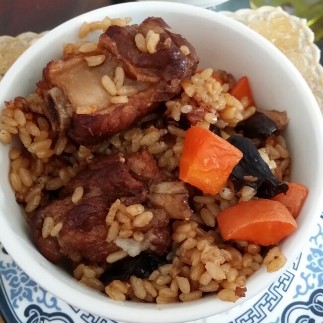 喷香排骨焖饭（爆好吃）
