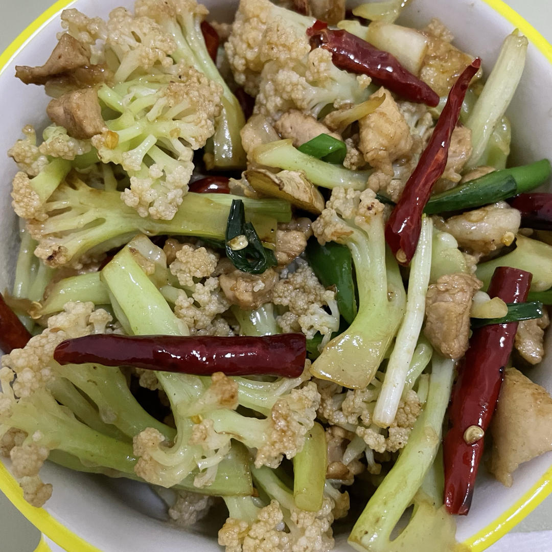 花菜炒肉真的太香太下饭啦！