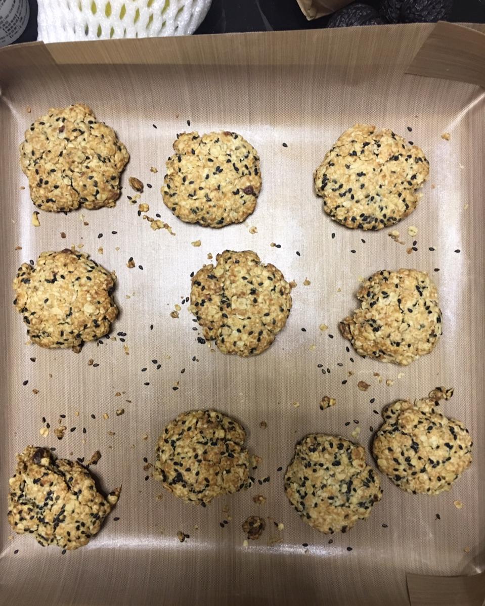 素食:有机燕麦芝麻大饼干