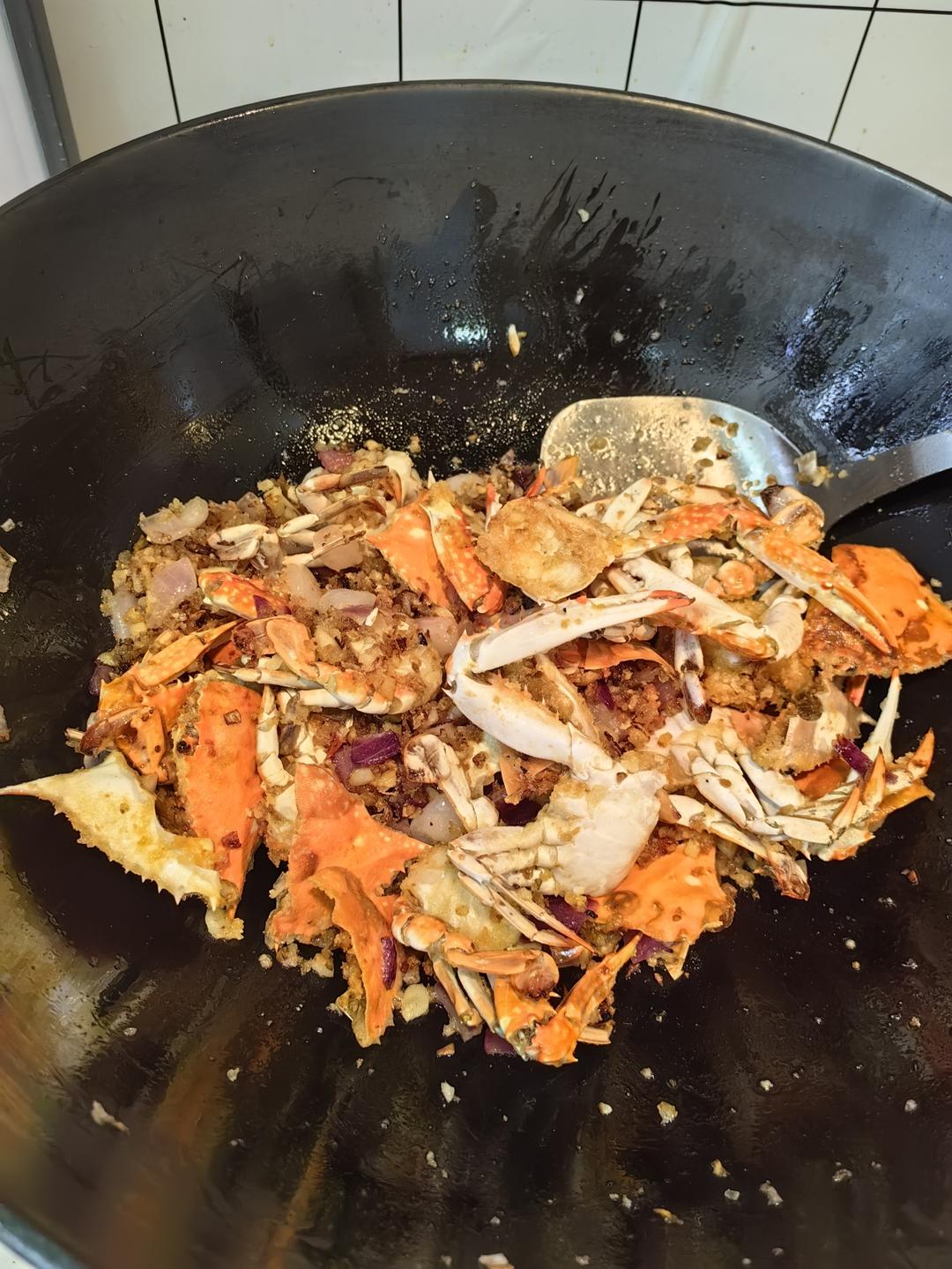 酥香吮指港式美味 ｜ 避风塘炒蟹