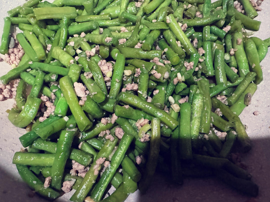 手残党也会做的（肉末豆角），拌面拌饭都超级下饭的！！！