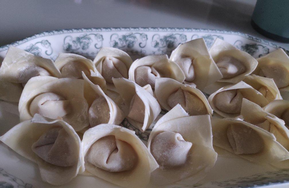 馄饨（两种包法）