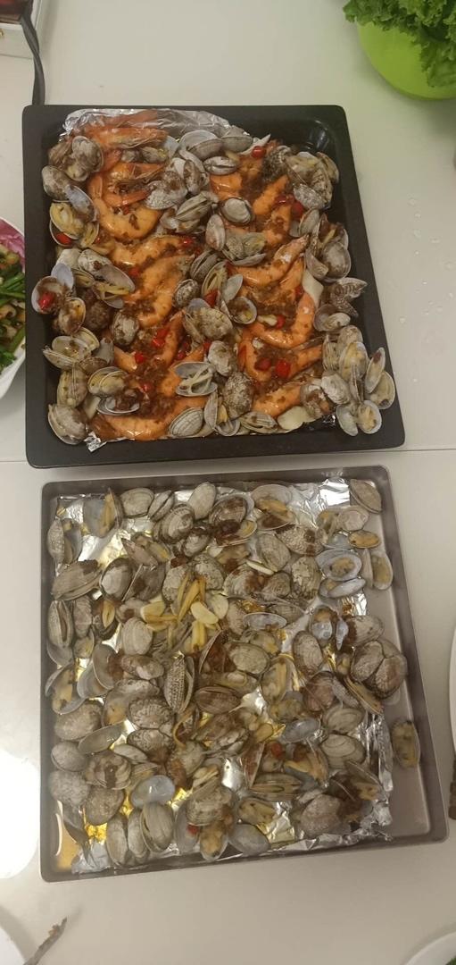 蒜蓉金针菇烤花蛤虾