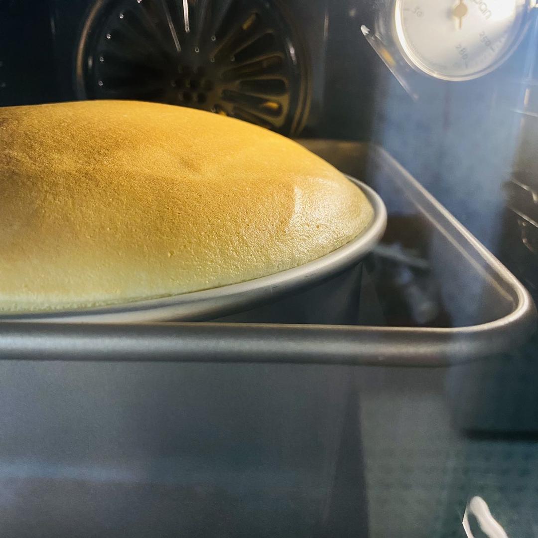不开裂不回缩不掉皮的酸奶水浴法蛋糕