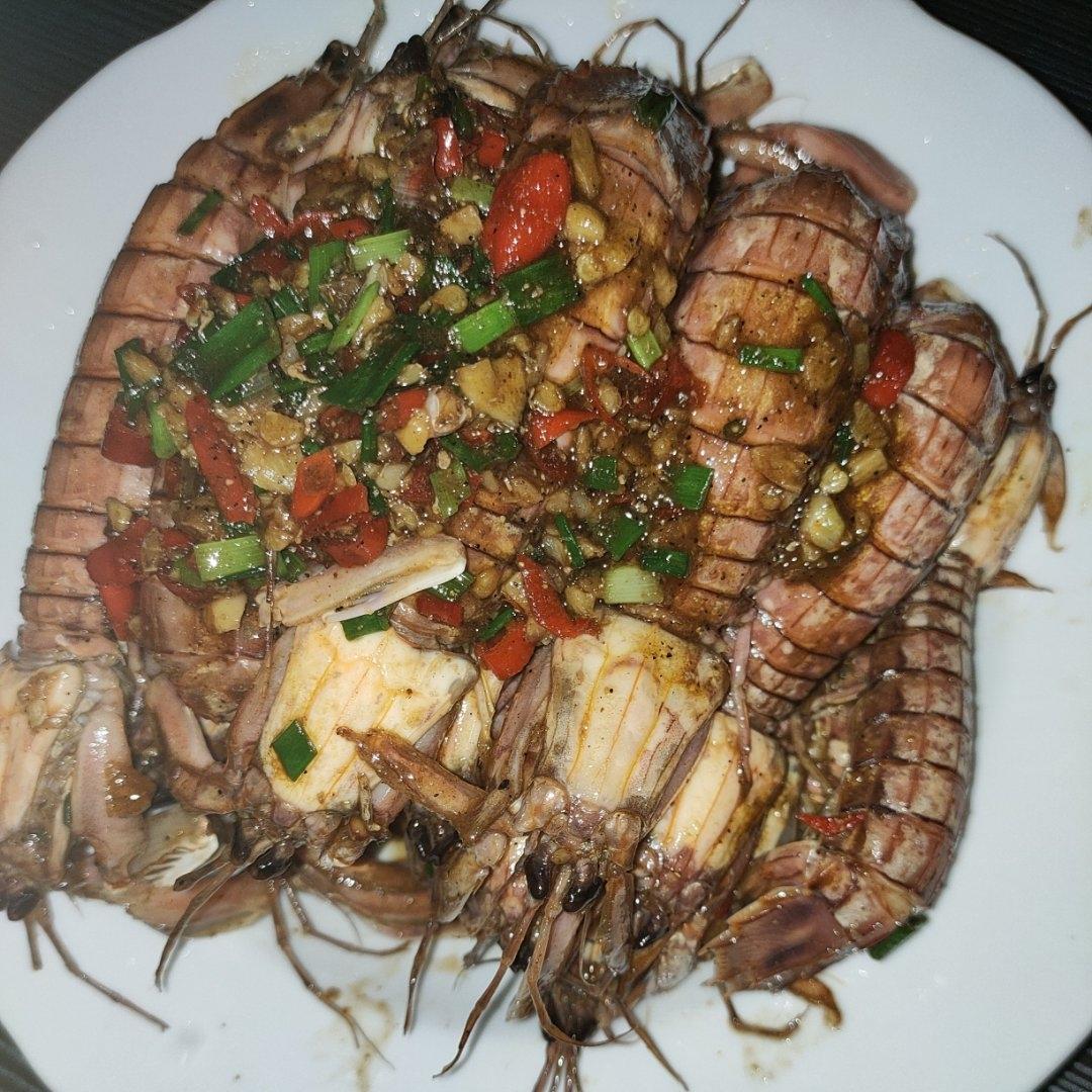 无油炸版的椒盐皮皮虾和巧拨虾壳的方法