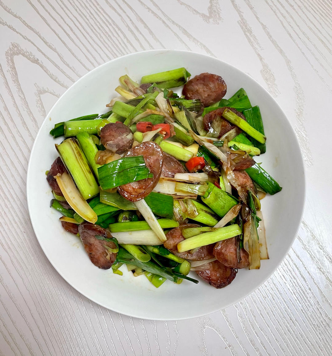 香肠省着点吃，炒蒜苗