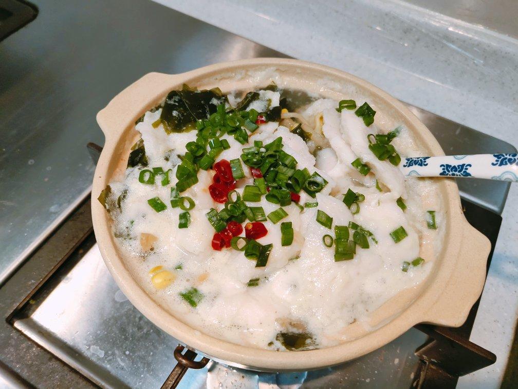 黄豆芽鱼片煲