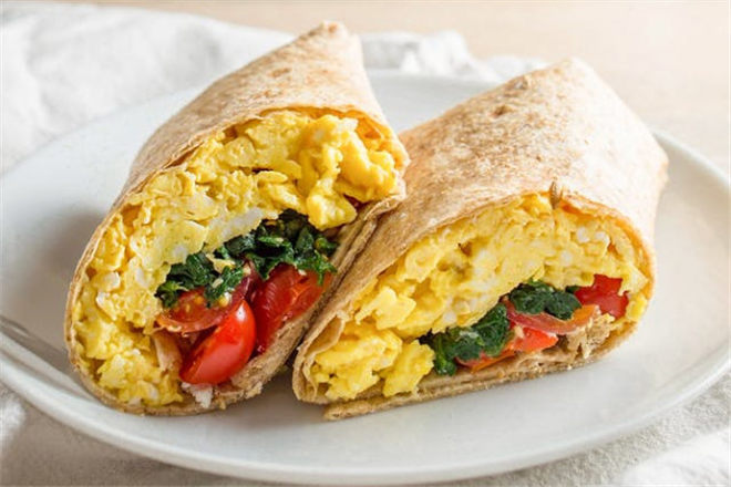 早餐:菠菜芝士鸡蛋全麦卷525kcal的做法