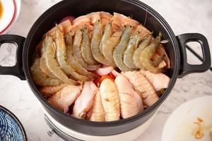 鸡翅大虾三汁焖锅的做法 步骤13