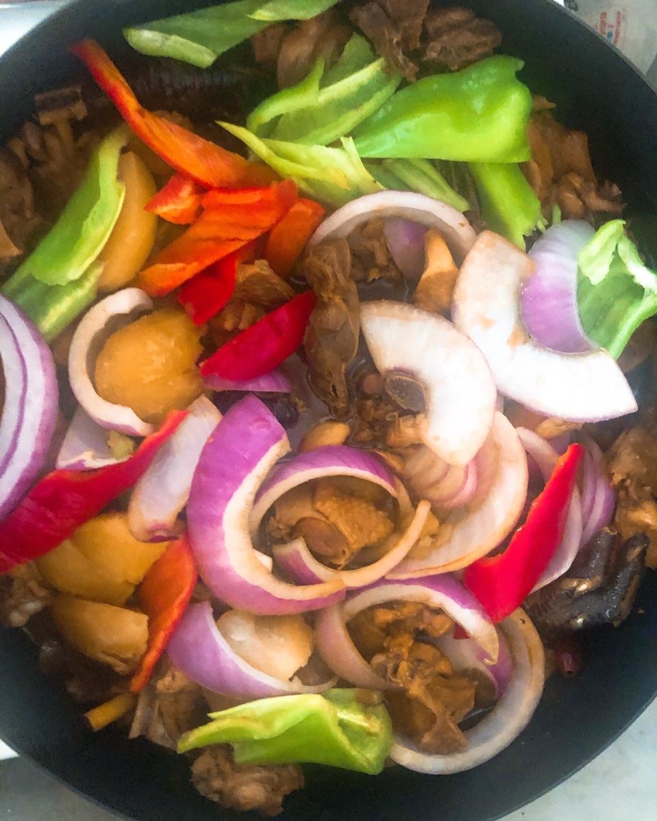 【香菇鸡肉焖饭】