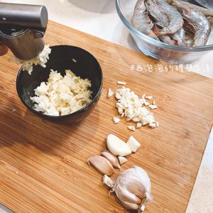 香蒜黄油烤虾🦐🦐🦐让你的情人节大餐不简单💑的做法 步骤3