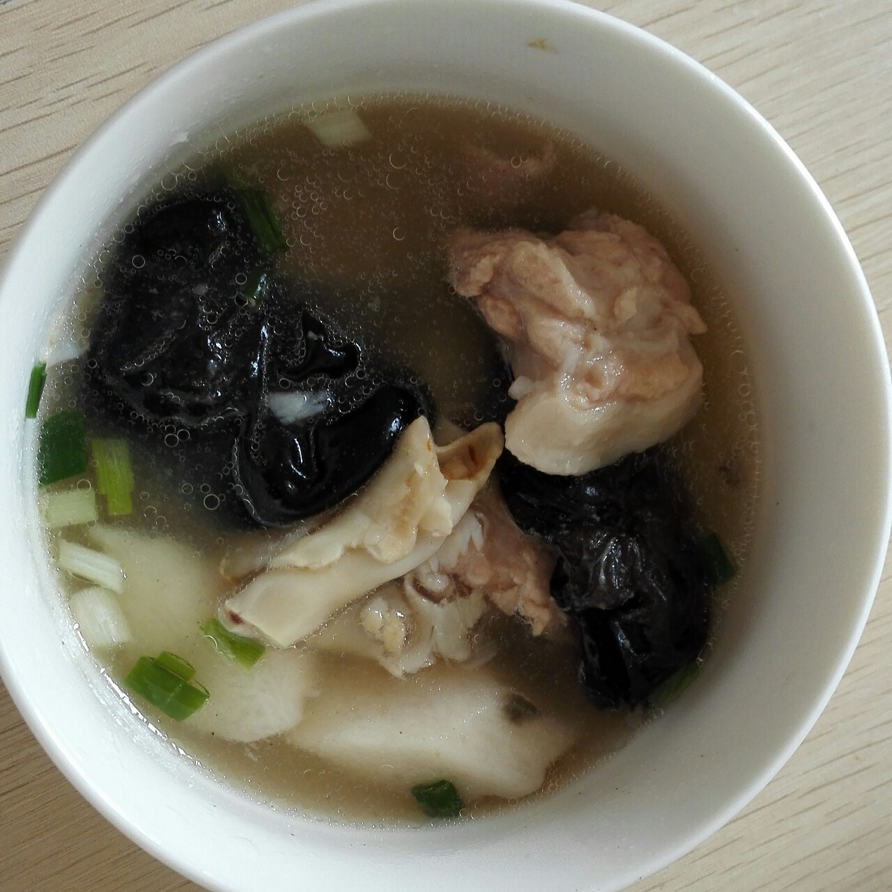 滋补花胶排骨汤