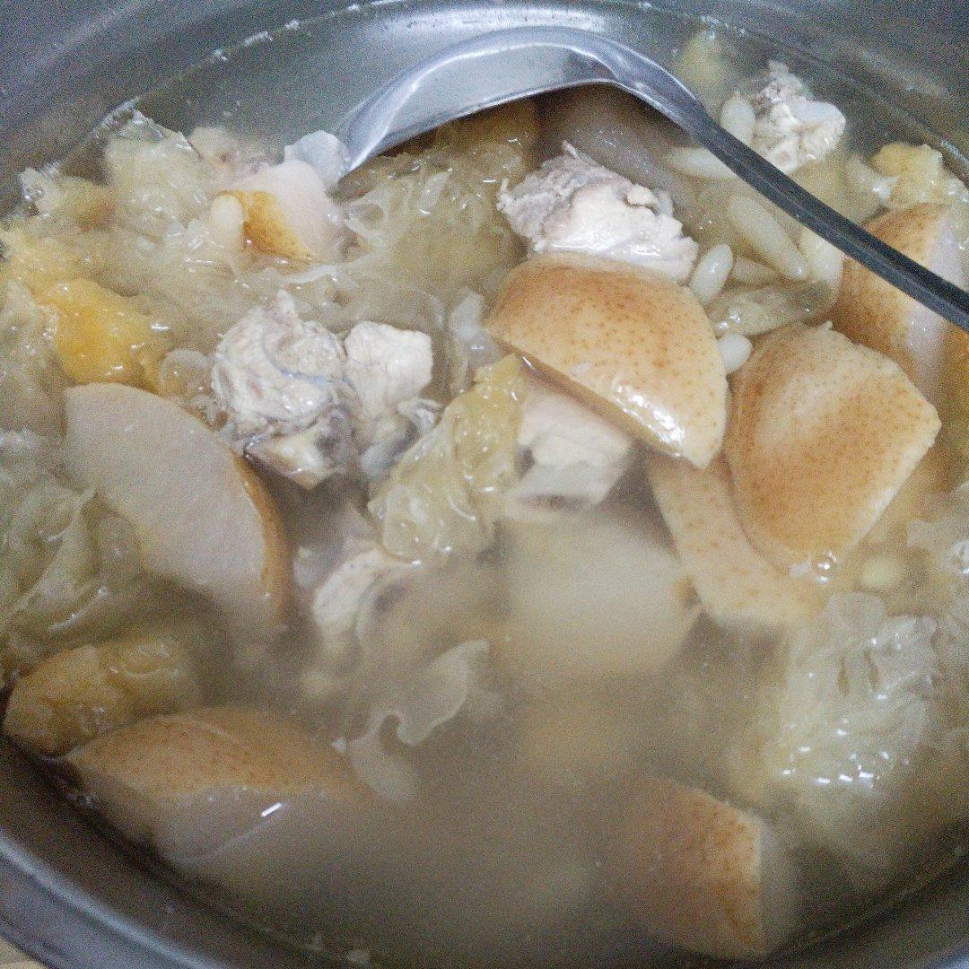 雪梨雪耳麦冬炖排骨