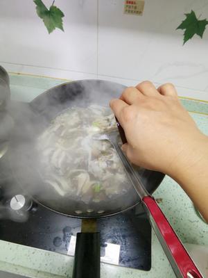 适合小白两个锅同时做的菜谱：番茄炒蛋+平菇肉汤的做法 步骤16