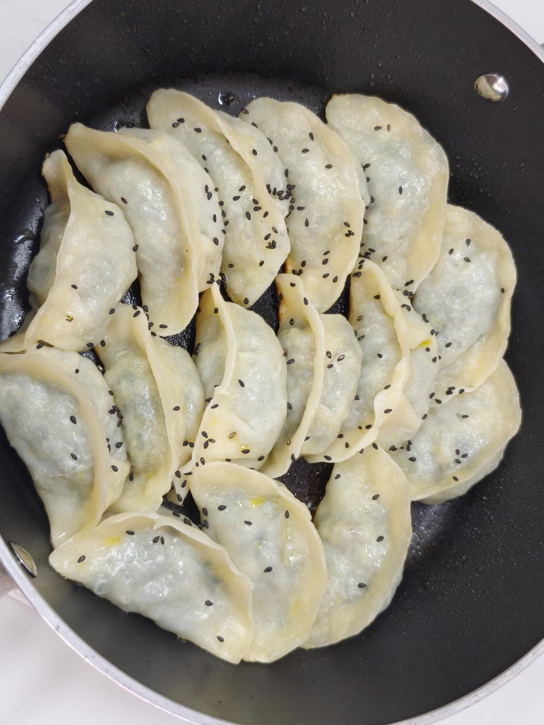 猪肉虾仁馅煎饺（鲜嫩多汁）
