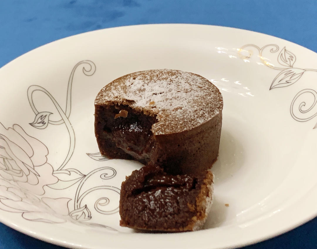 qut做的巧克力流心蛋糕