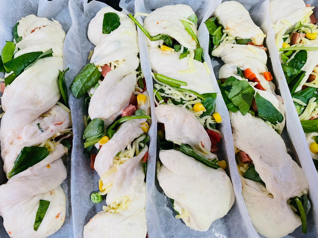 💚腊肠菠菜芝士🧀️🥬
恰巴塔扭扭棒