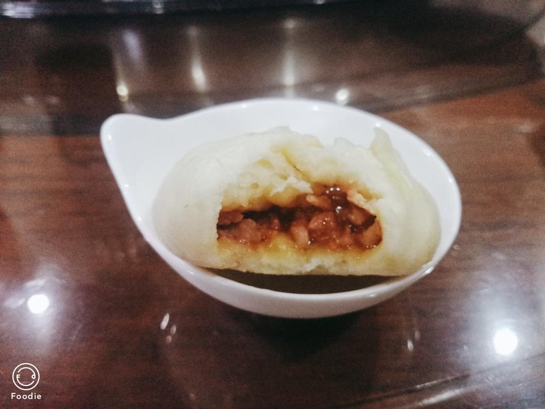 云朵般松软爆浆蜜汁叉烧包