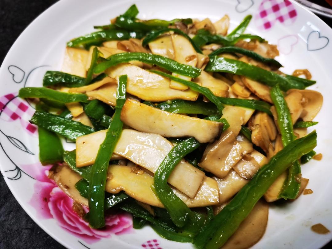 青椒素炒杏鲍菇
