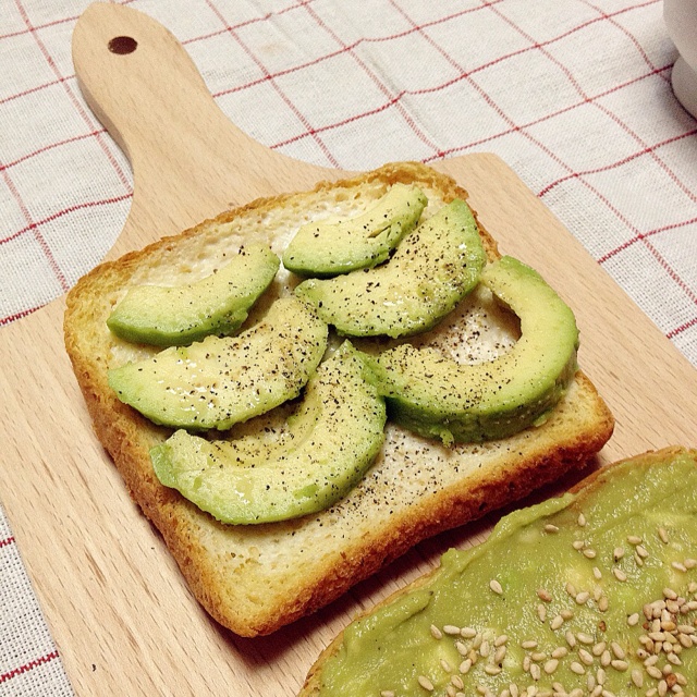牛油果配面包