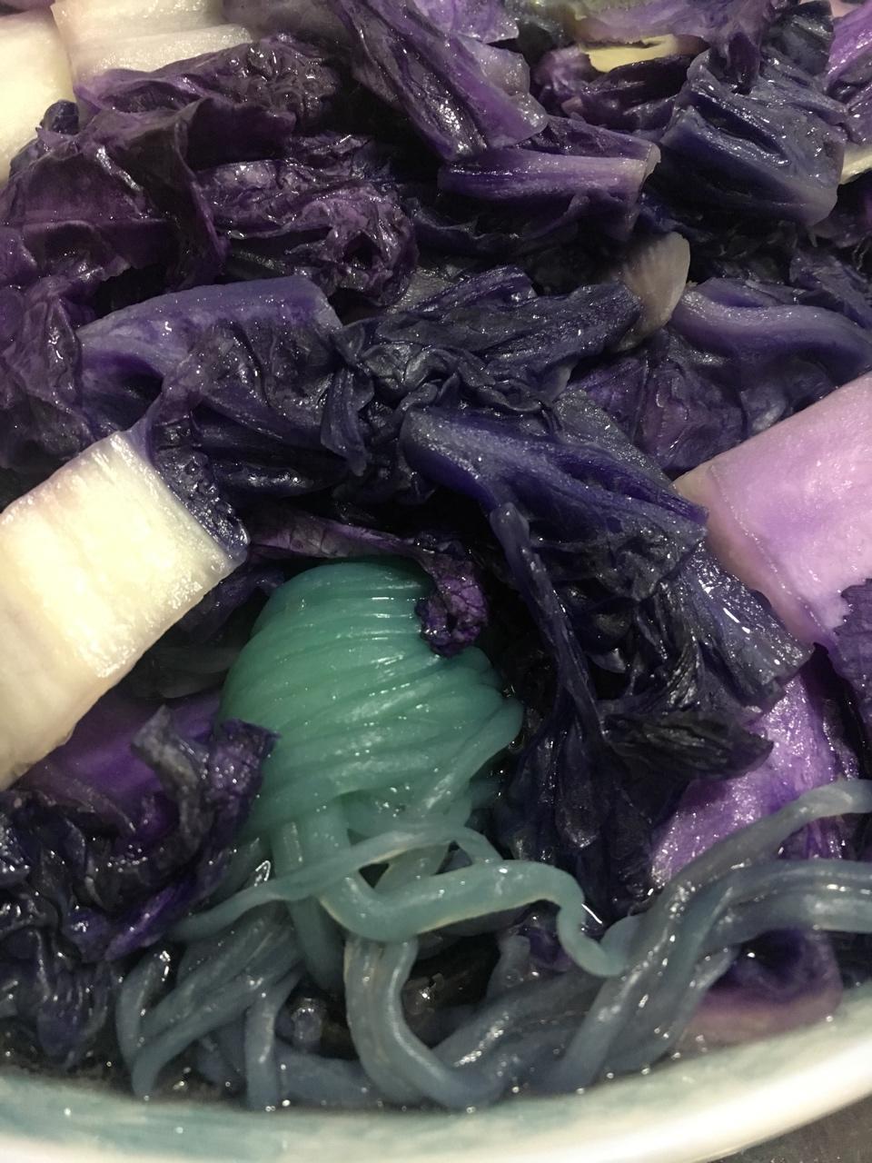 紫白菜炝锅龙须挂面