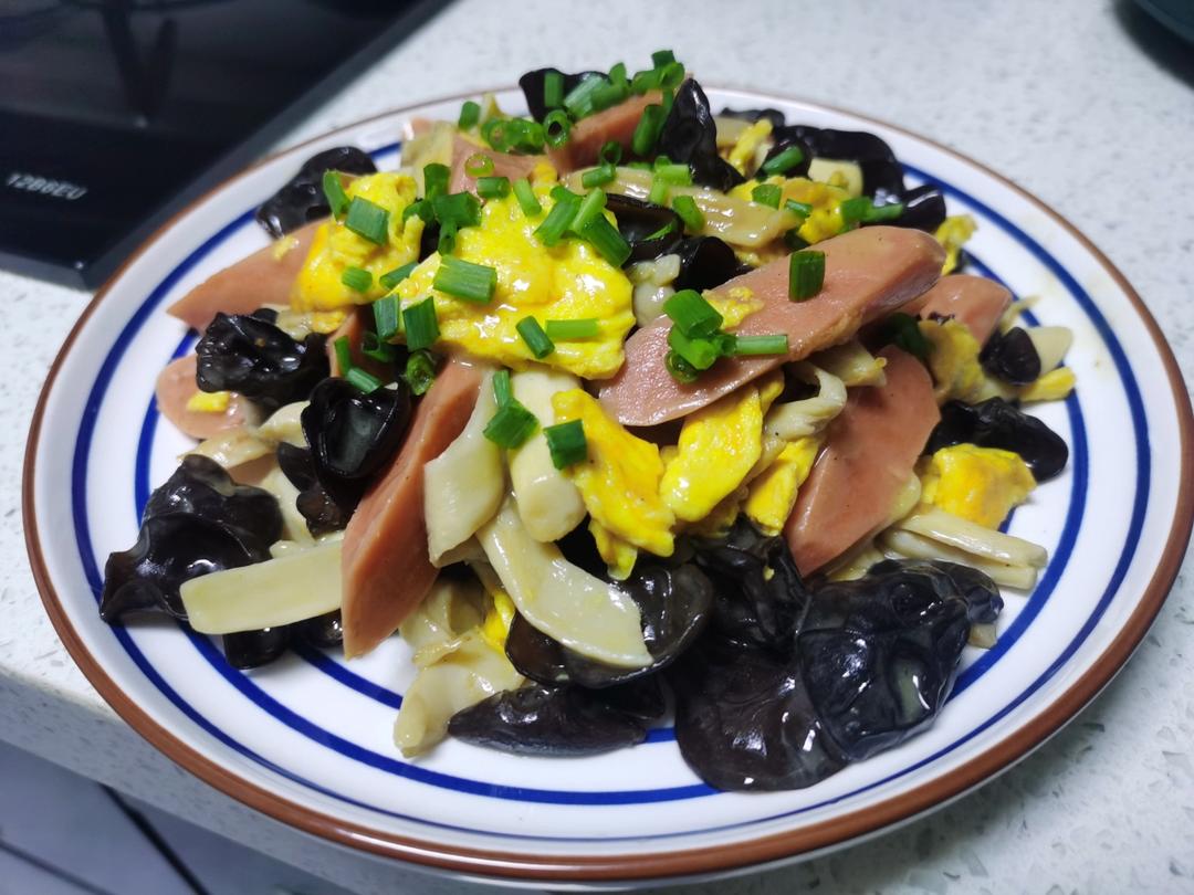 平菇青椒炒鸡蛋 好吃又营养的超快手家常菜