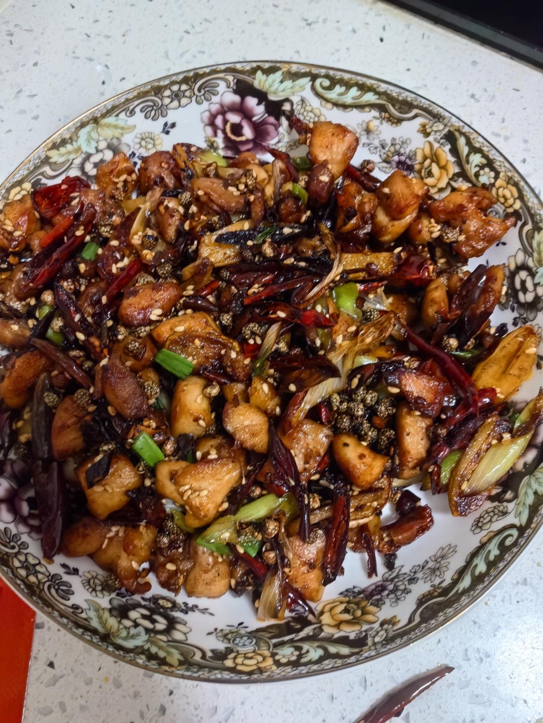 外酥里嫩麻辣鲜香～辣子鸡丁