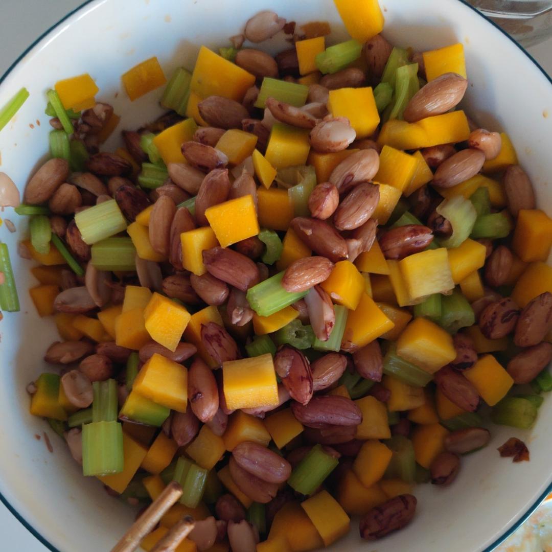 凉拌芹菜花生米胡萝卜