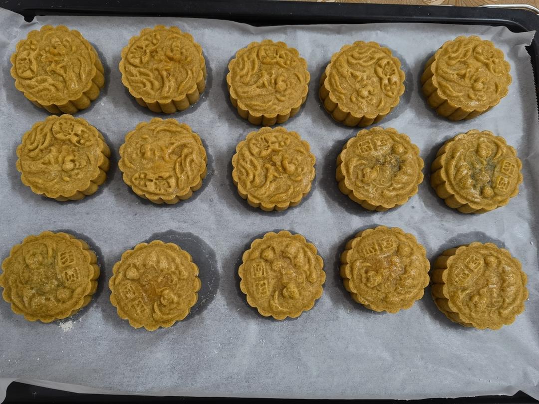 广式月饼—蛋黄莲蓉月饼