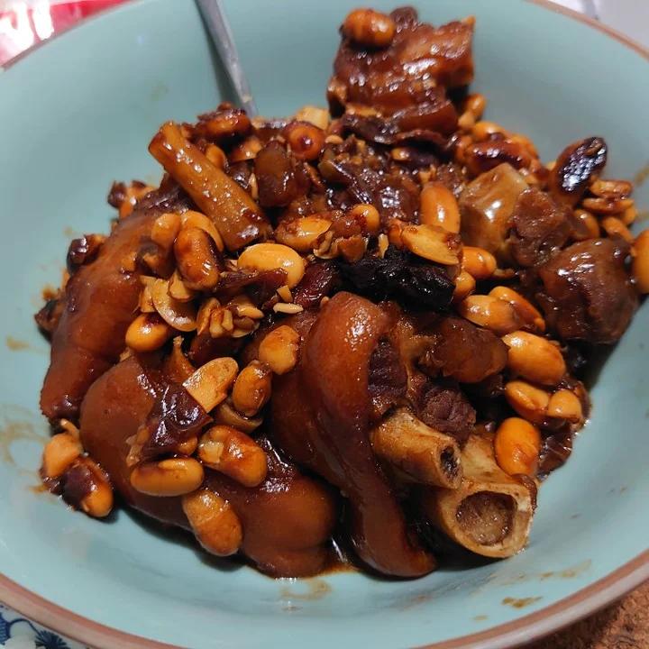 酱香黄豆焖猪脚